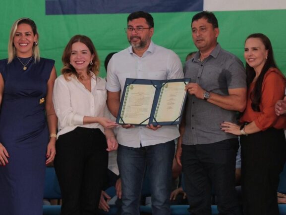 Nos 140 anos de Lábrea, governador Wilson Lima entrega documento que viabiliza regulariza…
